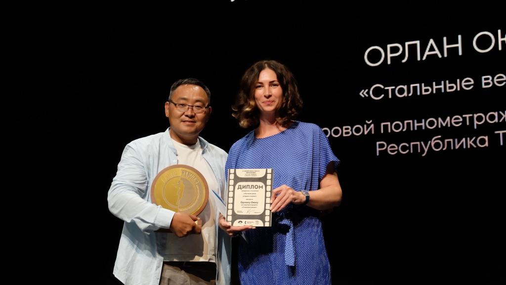 Наталия Клибанова с одним из лауреатов премии